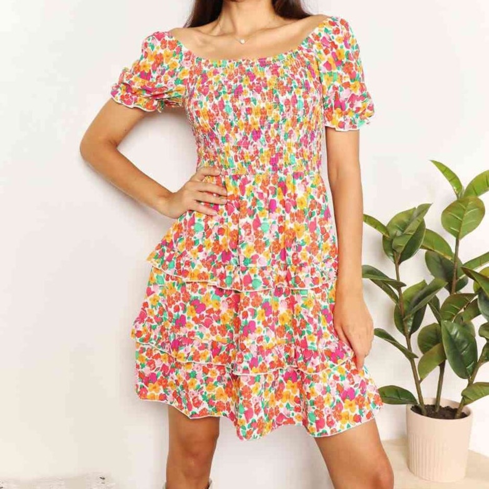 Floral pattern mini dress. Flounce sleeves. Sweetheart neck. Strawberry color.